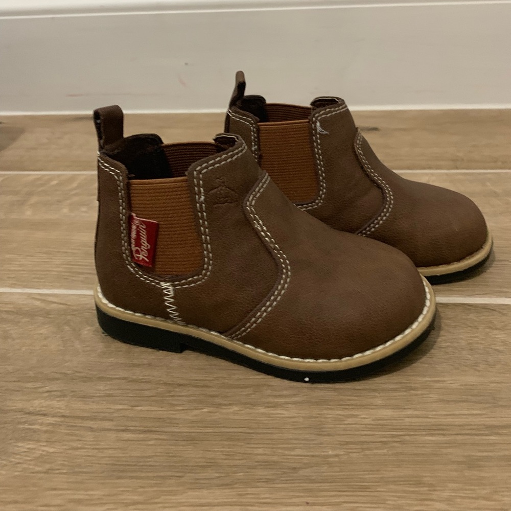 Original Penguin Boots kids size 6